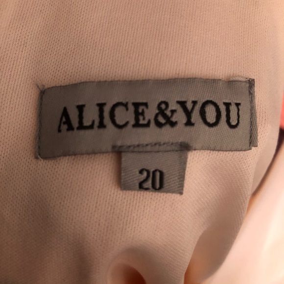 Gorgeous baby pink mini halter dress. Size 20 - Picture 4 of 4